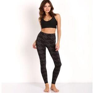 alo High Waist Airbrush Legging Black Houndstooth